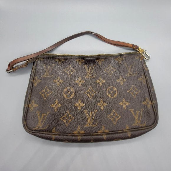 LOUIS VUITTON VINTAGE POCHETTE ACCESSOIRES